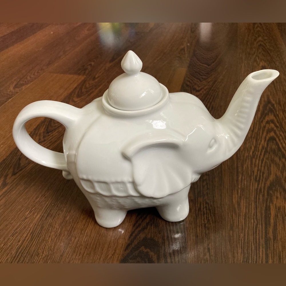 Elephant Teapot with Lid